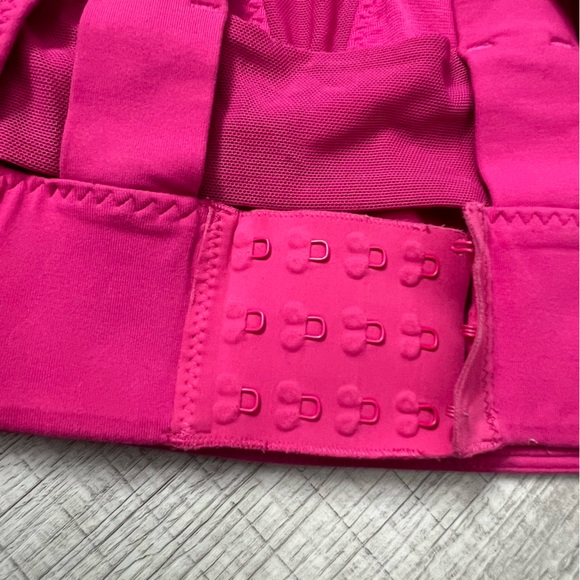 LULULEMON Oxygen Bra Jewelled Magenta Pink Size 6 - Picture 9 of 12